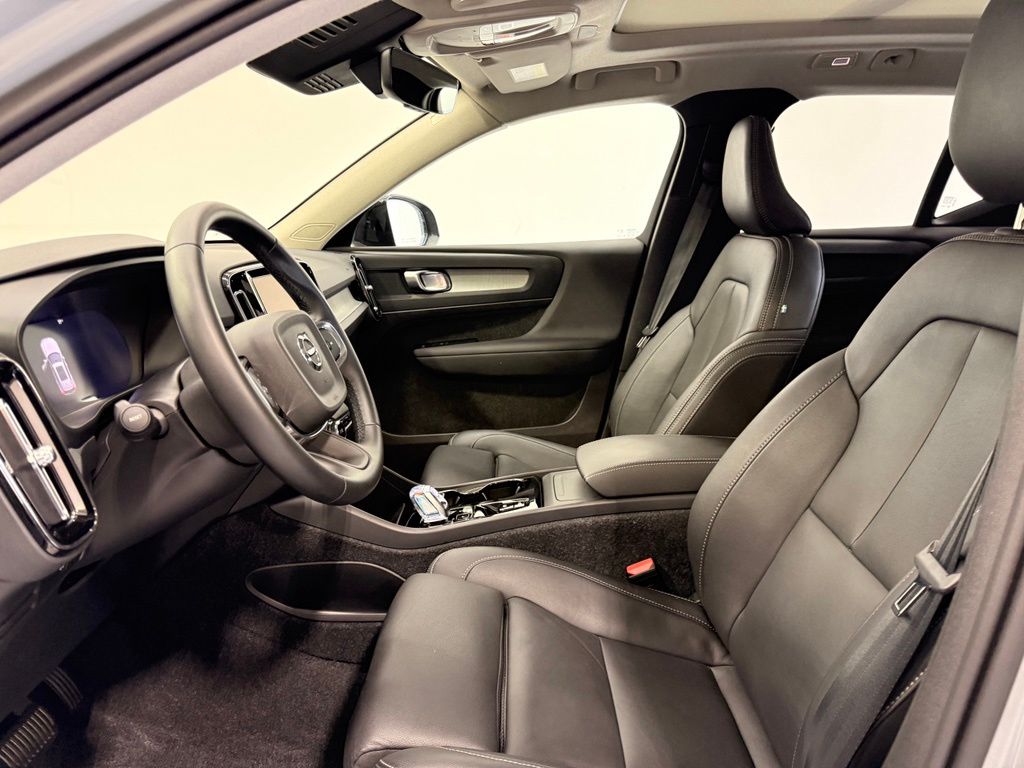 Thumbnail: 2026 Volvo XC40 - 12