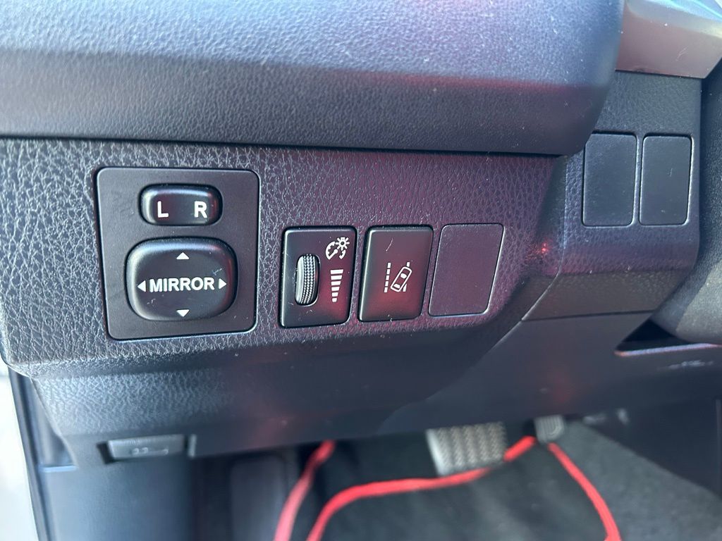 Thumbnail: 2018 Toyota RAV4 - 17