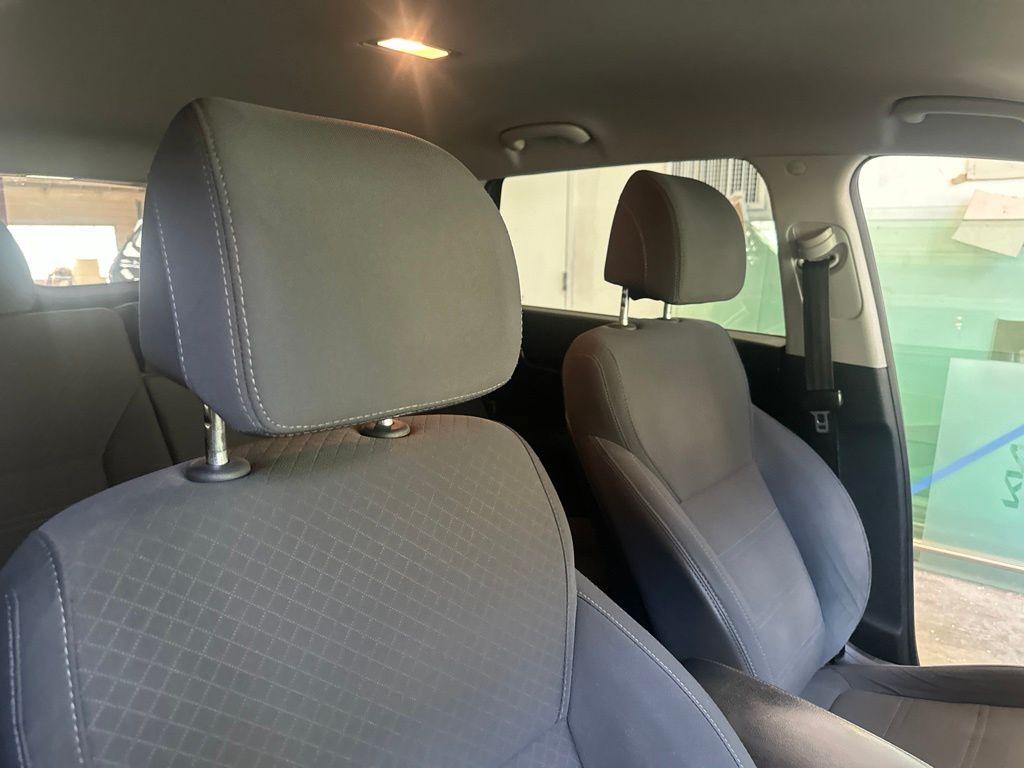 Used 2017 Purple Kia LX image 34
