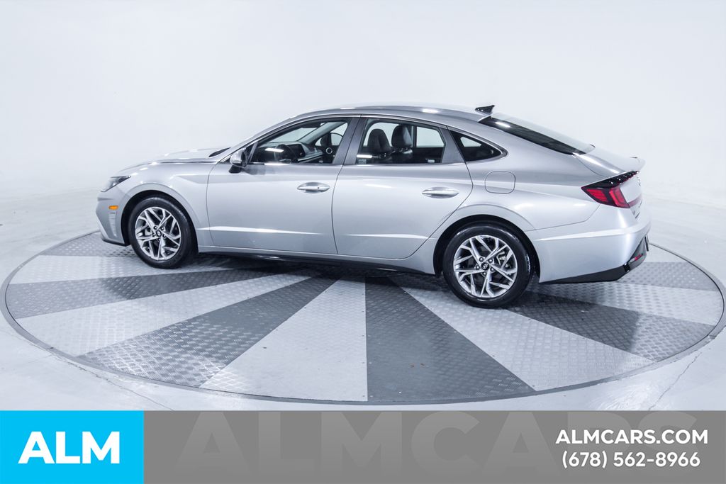 Used 2020 Silver Hyundai SEL image 5
