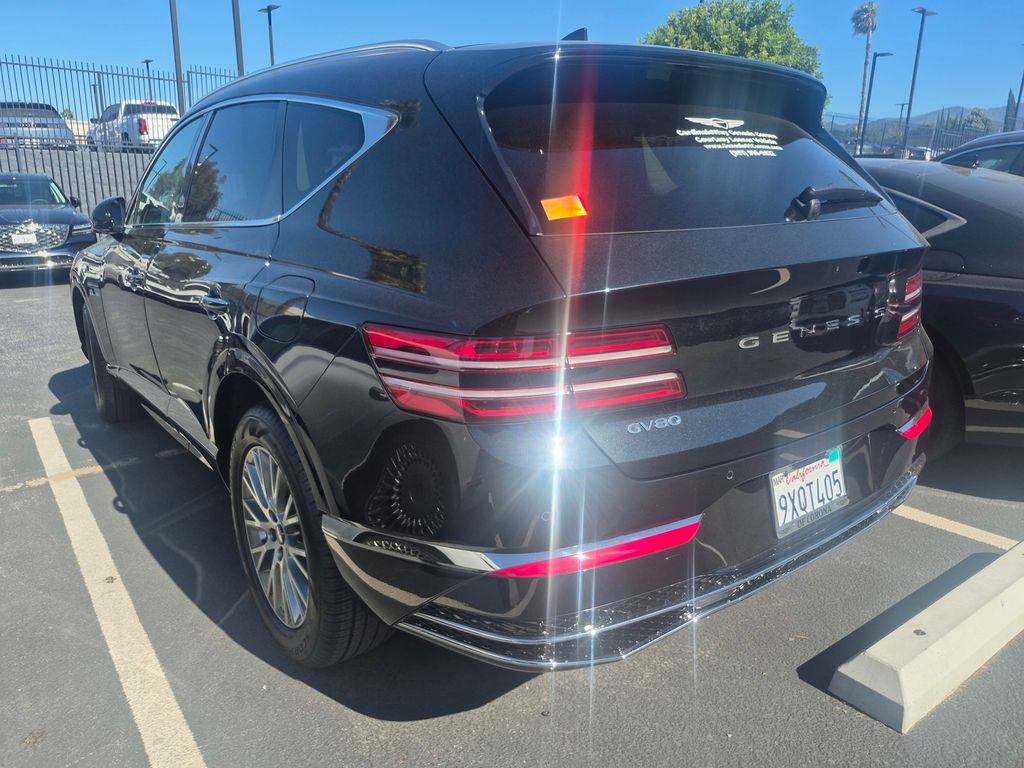View vehicle photo 4