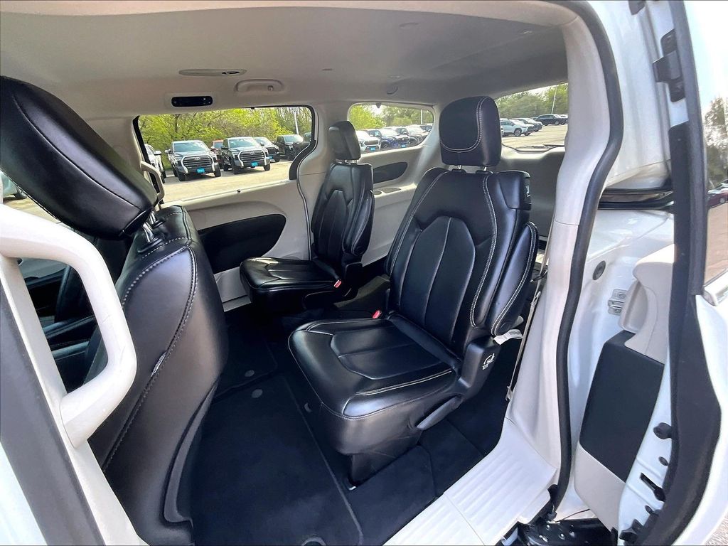 2023 Chrysler Pacifica — photo 15