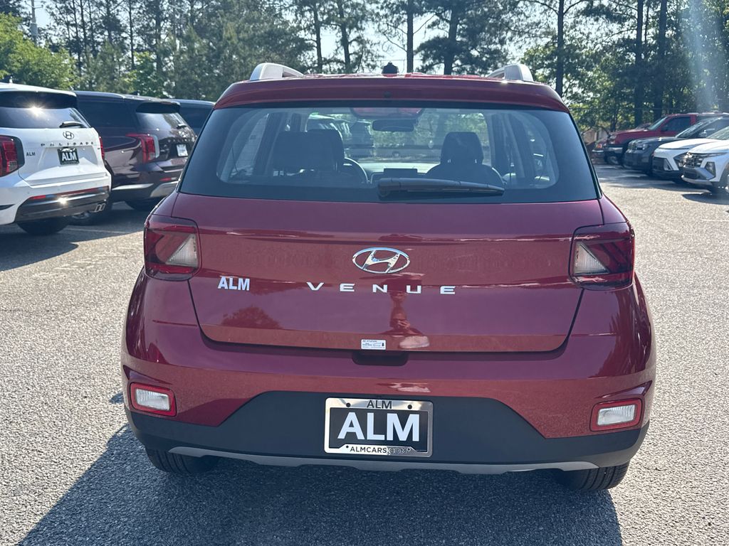 2025 Hyundai Venue Limited photo 4