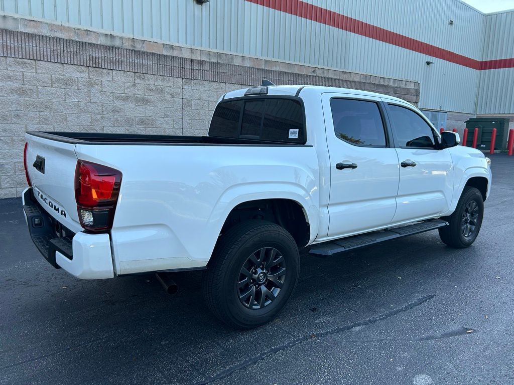 Thumbnail: 2018 Toyota Tacoma - 5