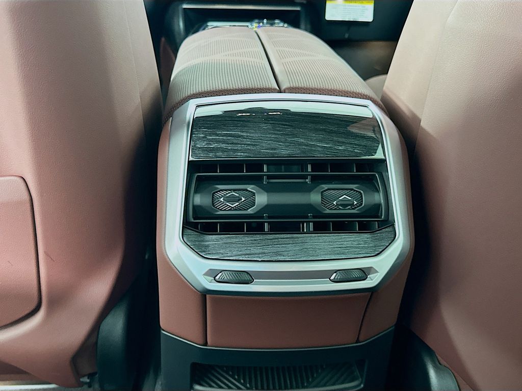 Thumbnail: 2025 BMW 7 Series - 18