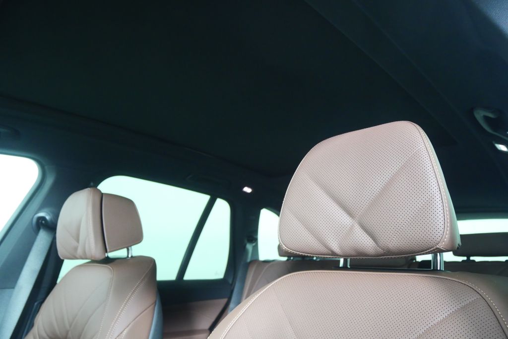 Thumbnail: 2026 BMW X5 - 12