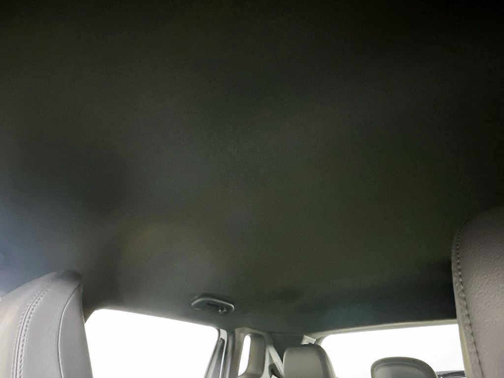 New 2026 White/off-white Jeep Latitude Altitude image 14