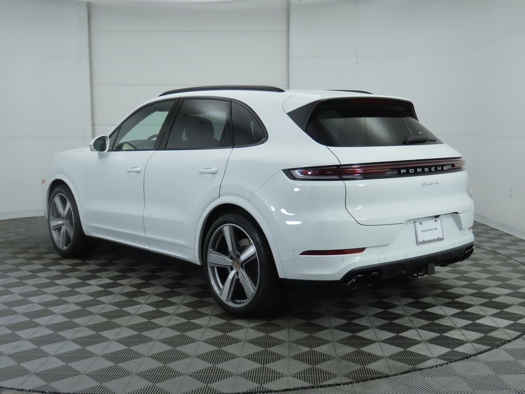 Thumbnail: 2025 Porsche Cayenne - 3