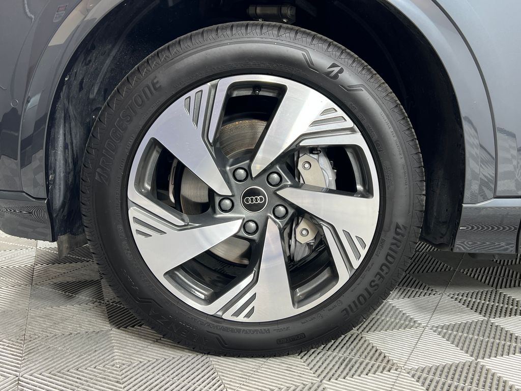 Thumbnail: 2025 Audi Q6 e-tron - 9