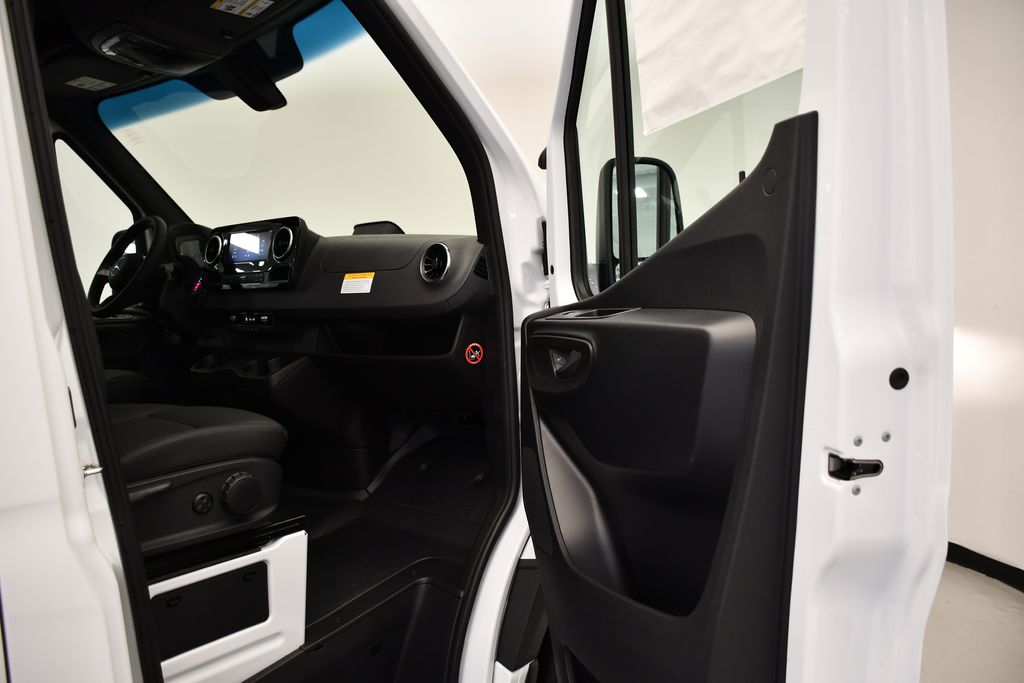 Thumbnail: 2025 Mercedes-Benz Sprinter - 28