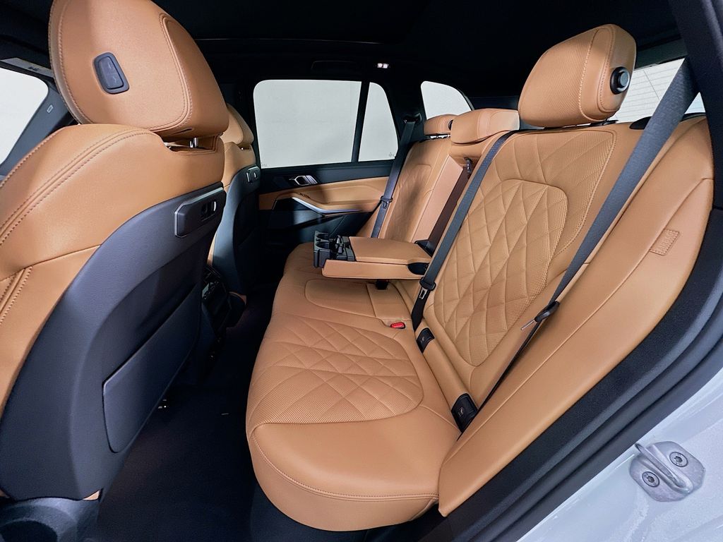 Thumbnail: 2025 BMW X5 - 25
