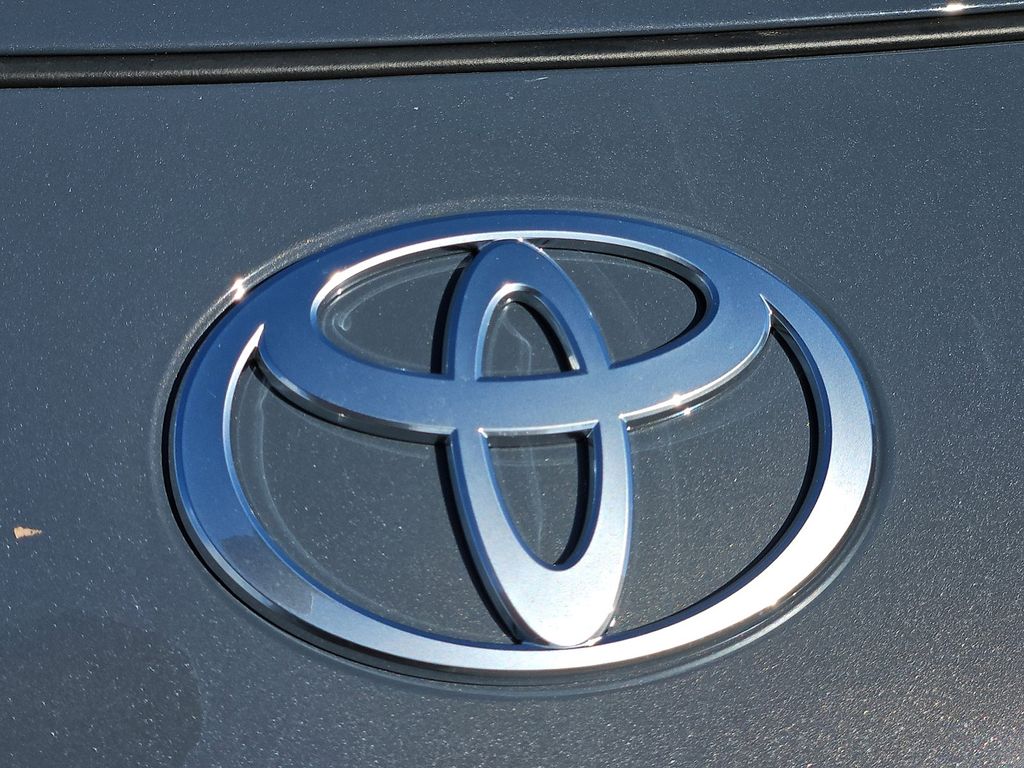 Thumbnail: 2026 Toyota Prius - 9