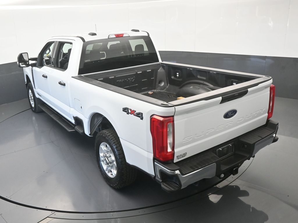 Used 2025 Oxford White Ford XLT image 53
