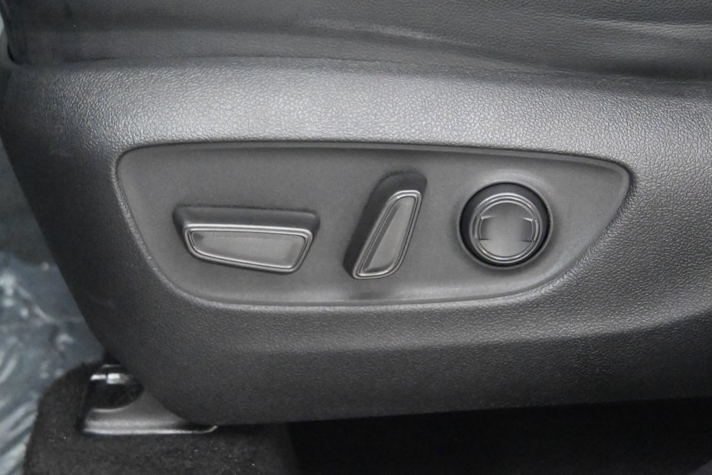 Thumbnail: 2022 Toyota Highlander - 29