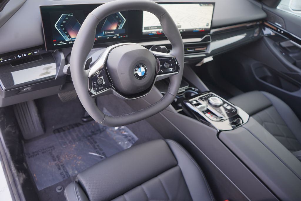 2025 BMW 5 Series 530i 13