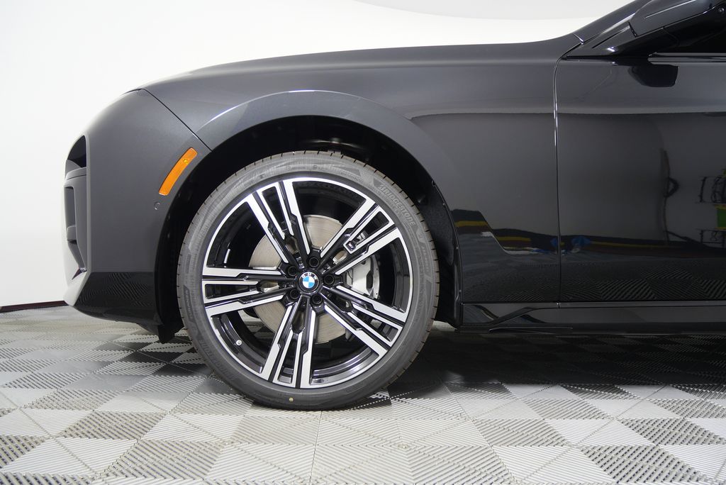 Thumbnail: 2025 BMW 7 Series - 7