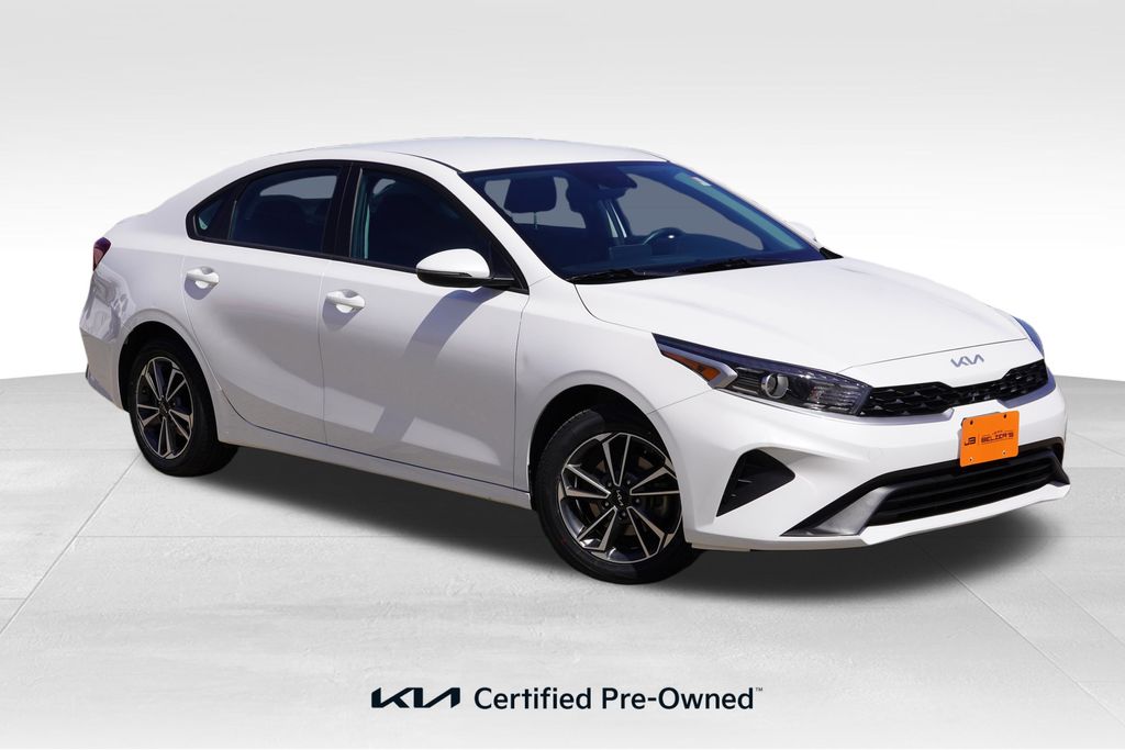 Snow White Pearl 2023 Kia Forte LXS FWD Sedan Front-Wheel Drive Continuously Variable Transmission