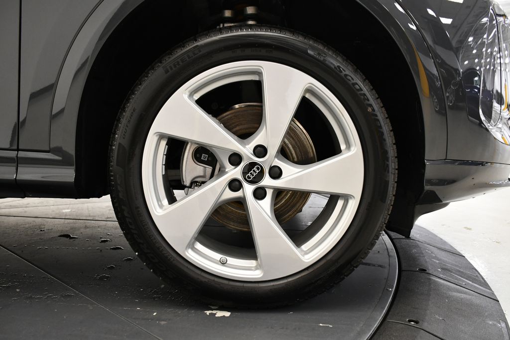 Thumbnail: 2025 Audi Q5 - 16