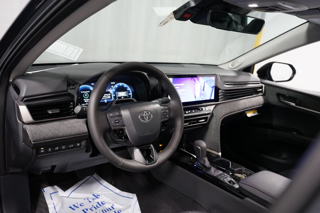 Thumbnail: 2025 Toyota Camry - 11