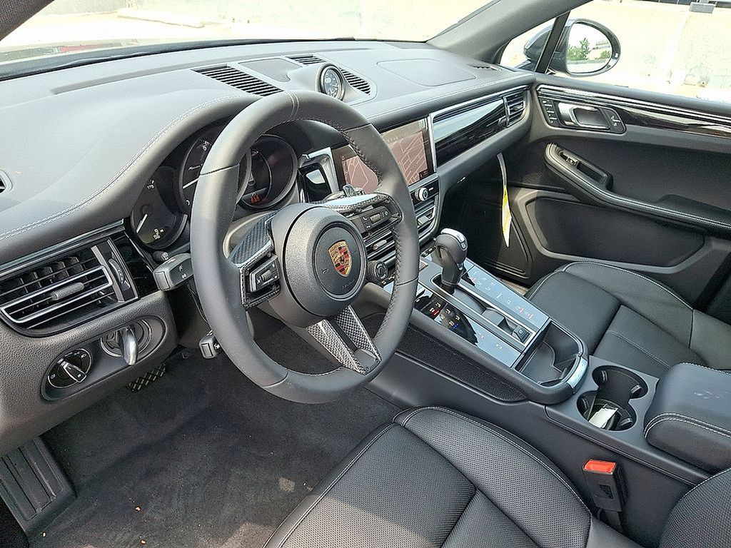 Thumbnail: 2025 Porsche Macan - 4