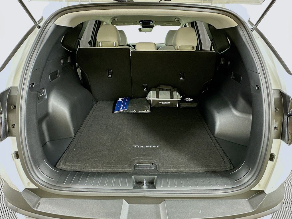 2025 Hyundai Tucson SE 24