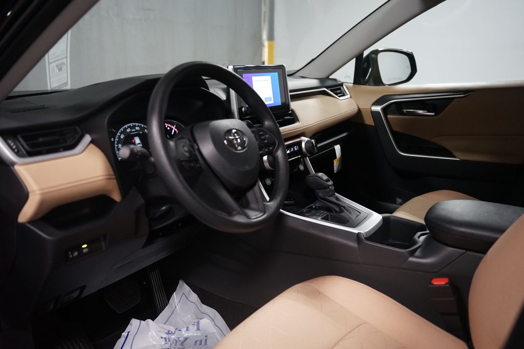 Thumbnail: 2025 Toyota RAV4 - 16
