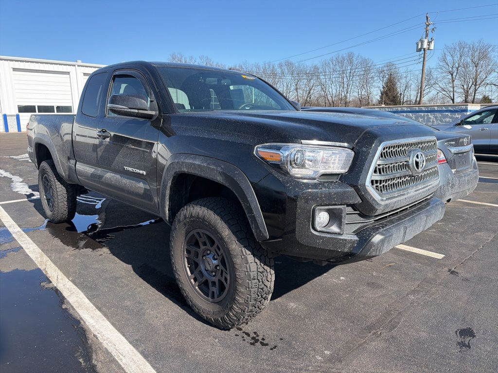 Thumbnail: 2016 Toyota Tacoma - 4