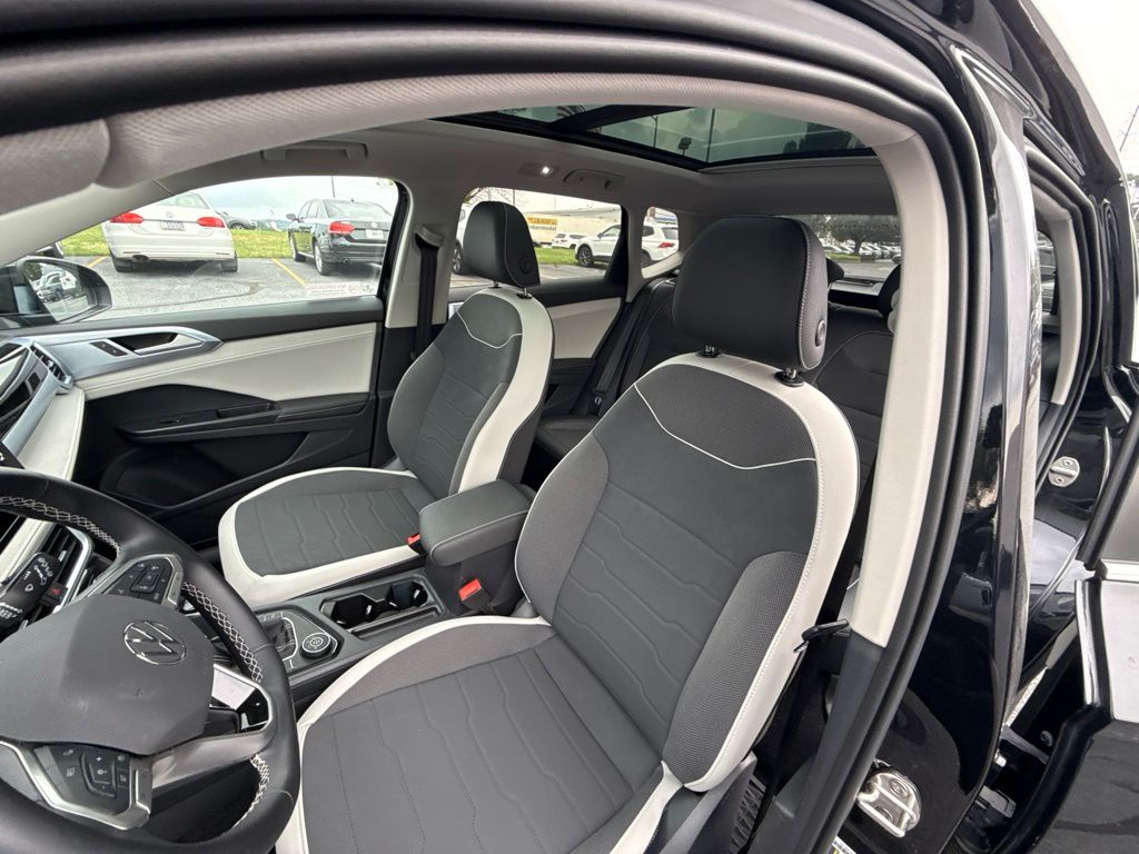 2025 Volkswagen Taos 1.5T SE Black at Sutliff Volkswagen