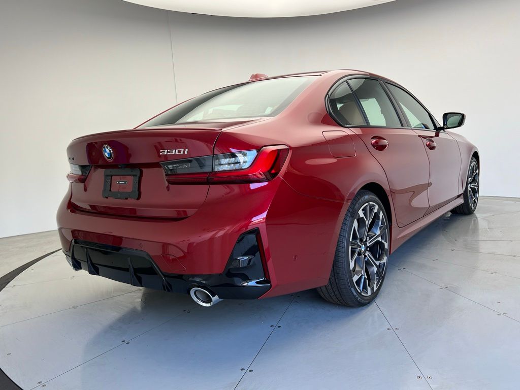 Thumbnail: 2026 BMW 3 Series - 3