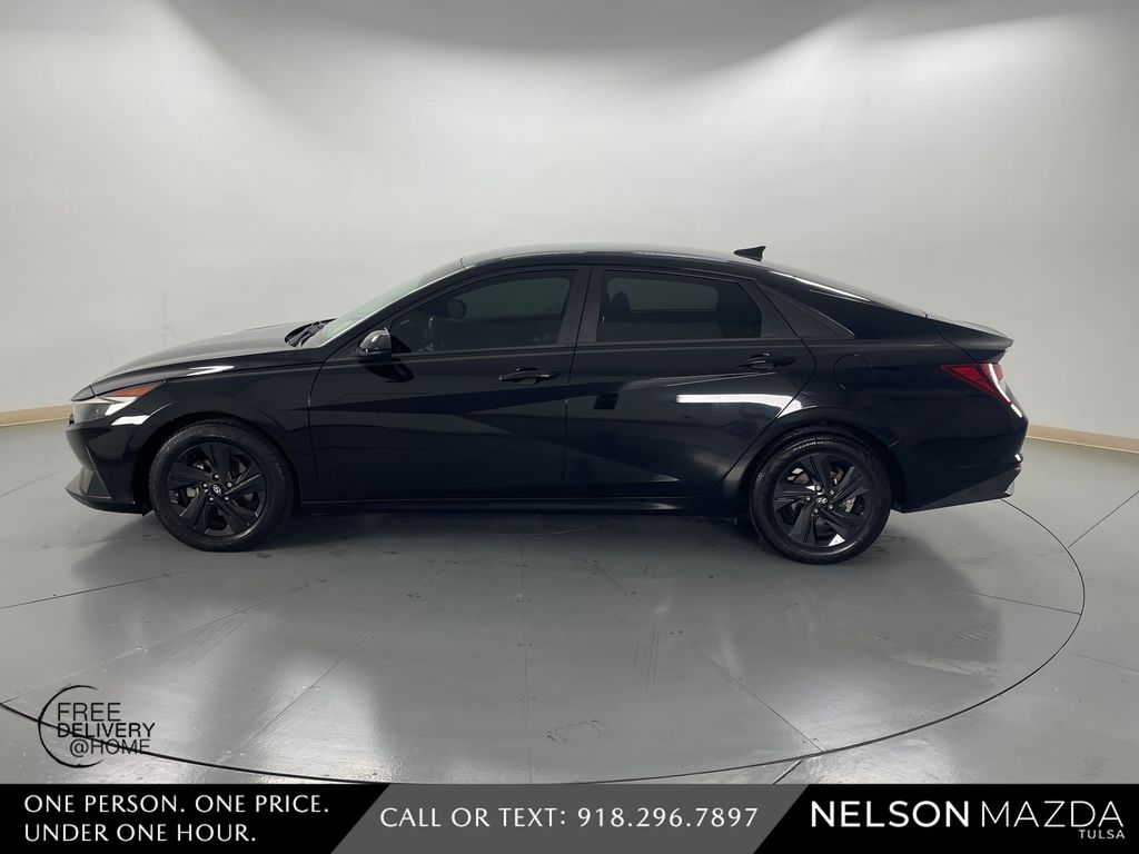 Used 2022 Black Hyundai SEL image 9