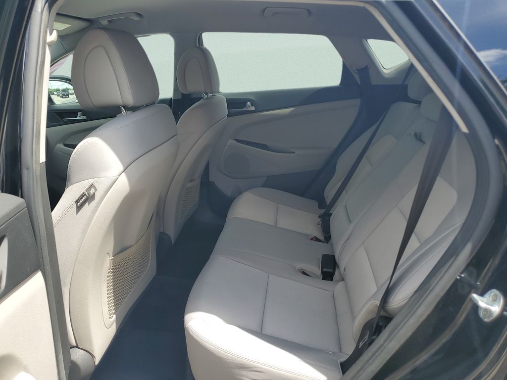Used 2017 Black Hyundai SE image 10