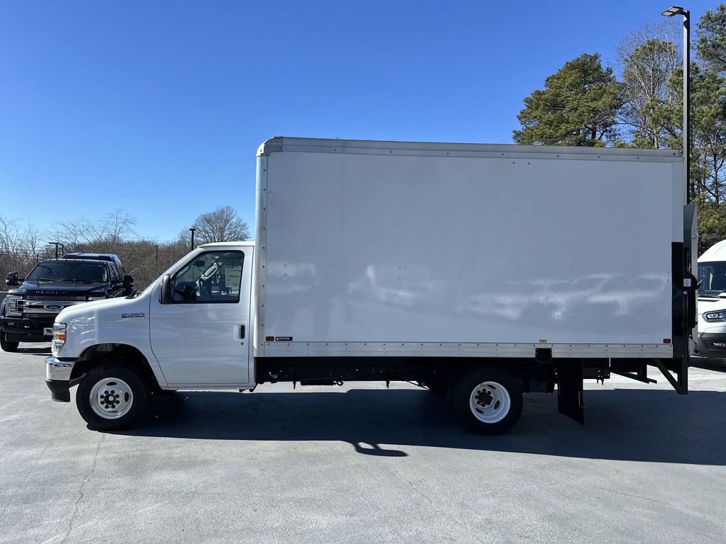 2024 Ford E-450SD Base 4