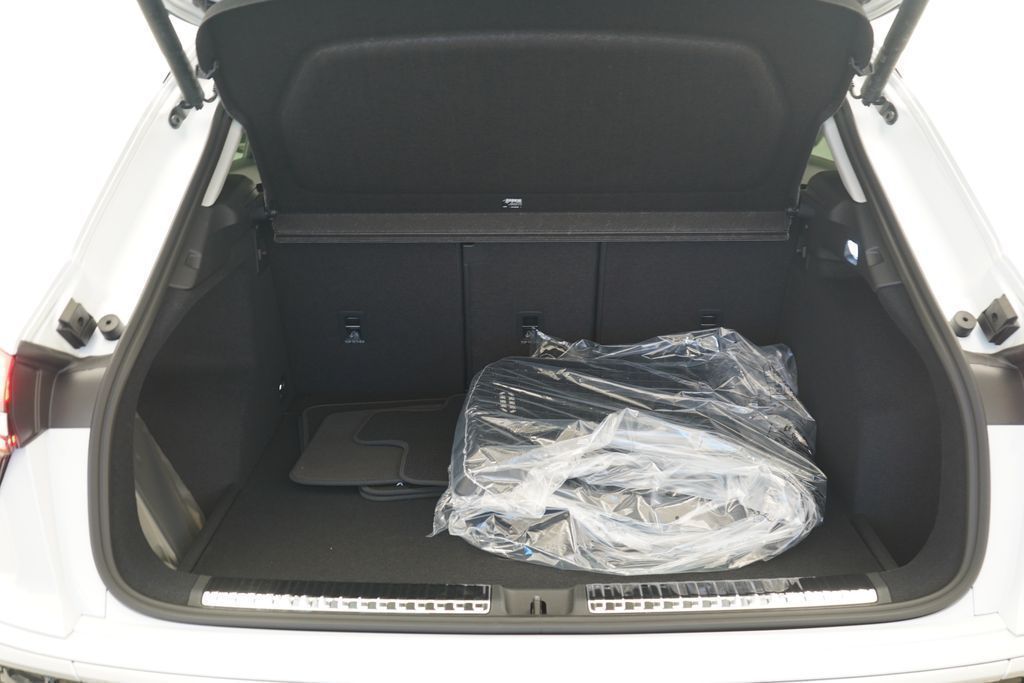 Thumbnail: 2026 Audi Q3 - 11