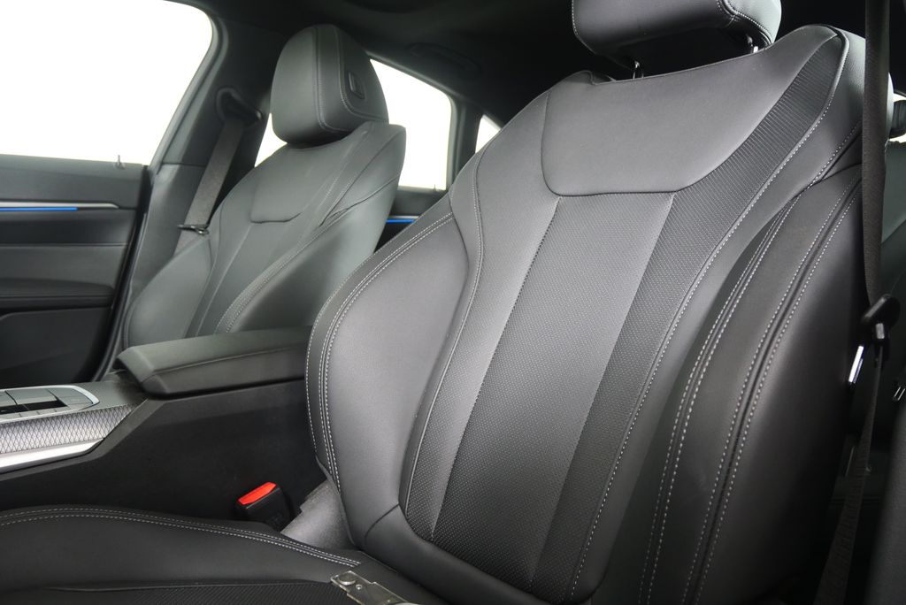 Thumbnail: 2025 BMW 4 Series - 10