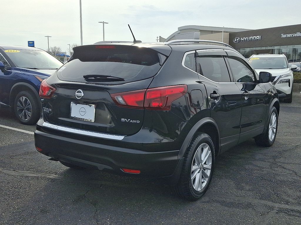 Thumbnail: 2018 Nissan Rogue Sport - 6