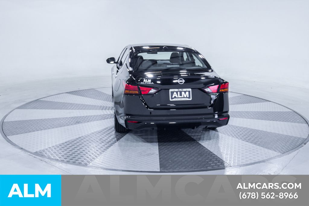 Used 2025 Black Nissan 2.5 SV image 8