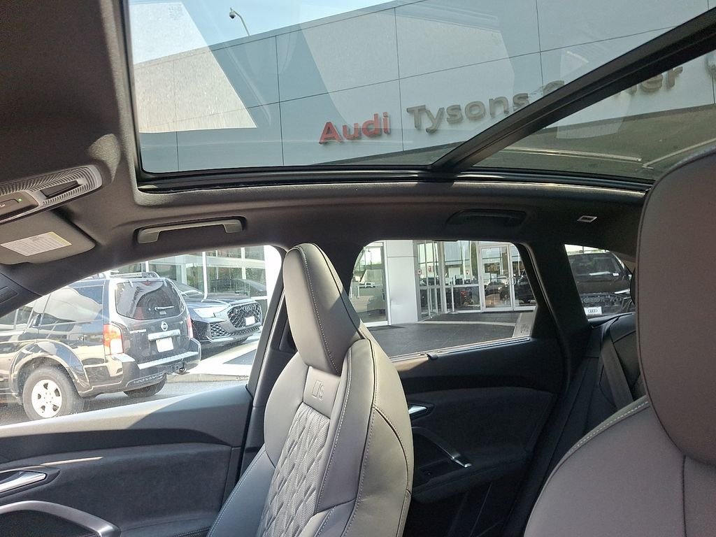 Thumbnail: 2026 Audi SQ5 - 11