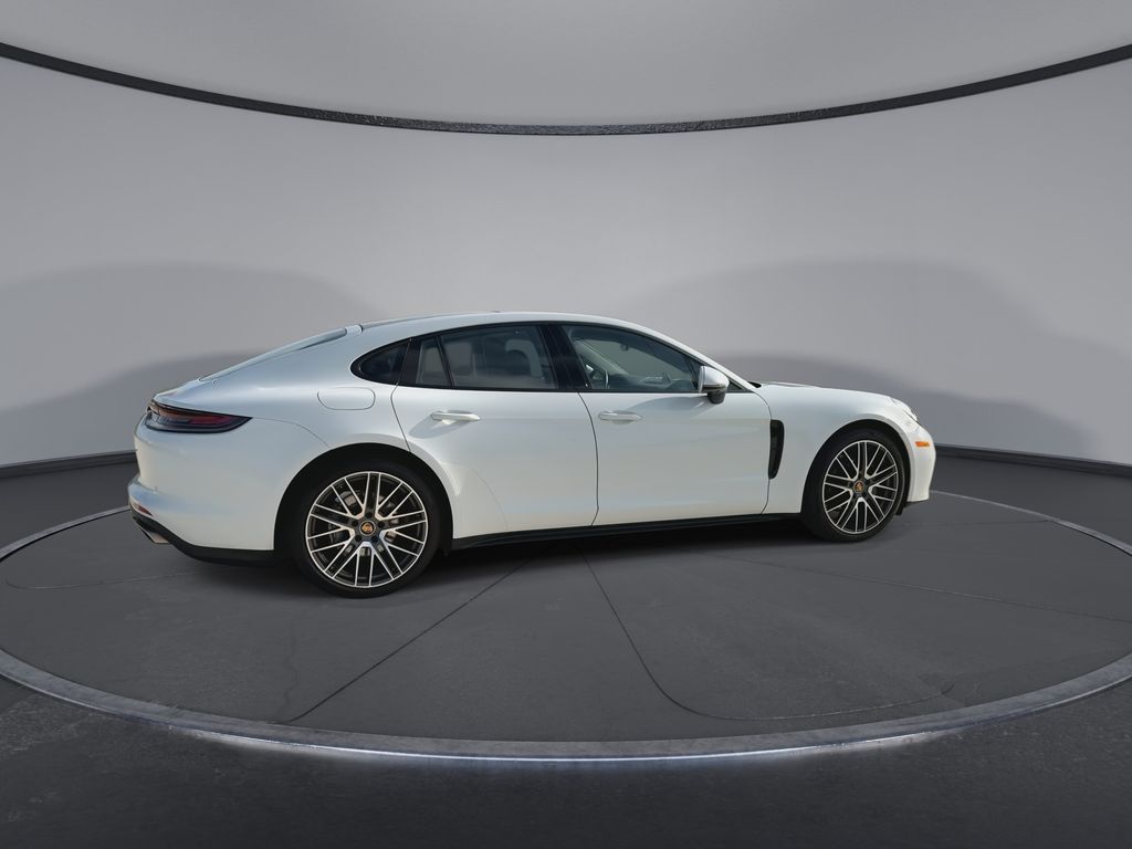 Thumbnail: 2022 Porsche Panamera - 9
