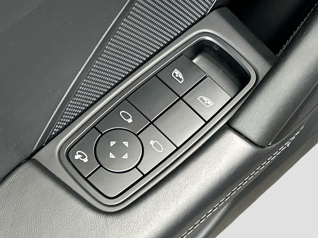 Thumbnail: 2022 Porsche 911 - 22