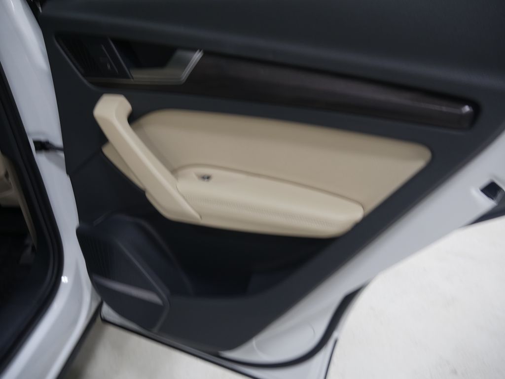 Thumbnail: 2020 Audi Q5 - 29