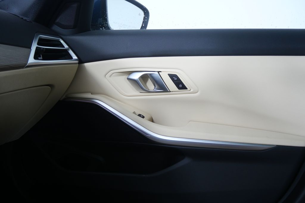 Thumbnail: 2025 BMW 3 Series - 26