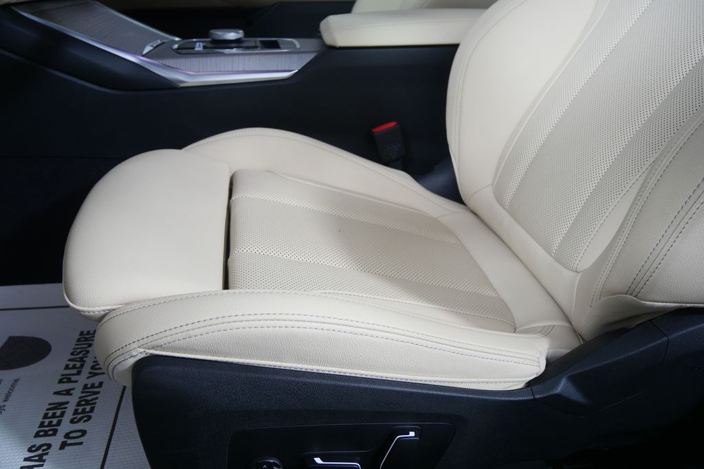 Thumbnail: 2026 BMW 4 Series - 10