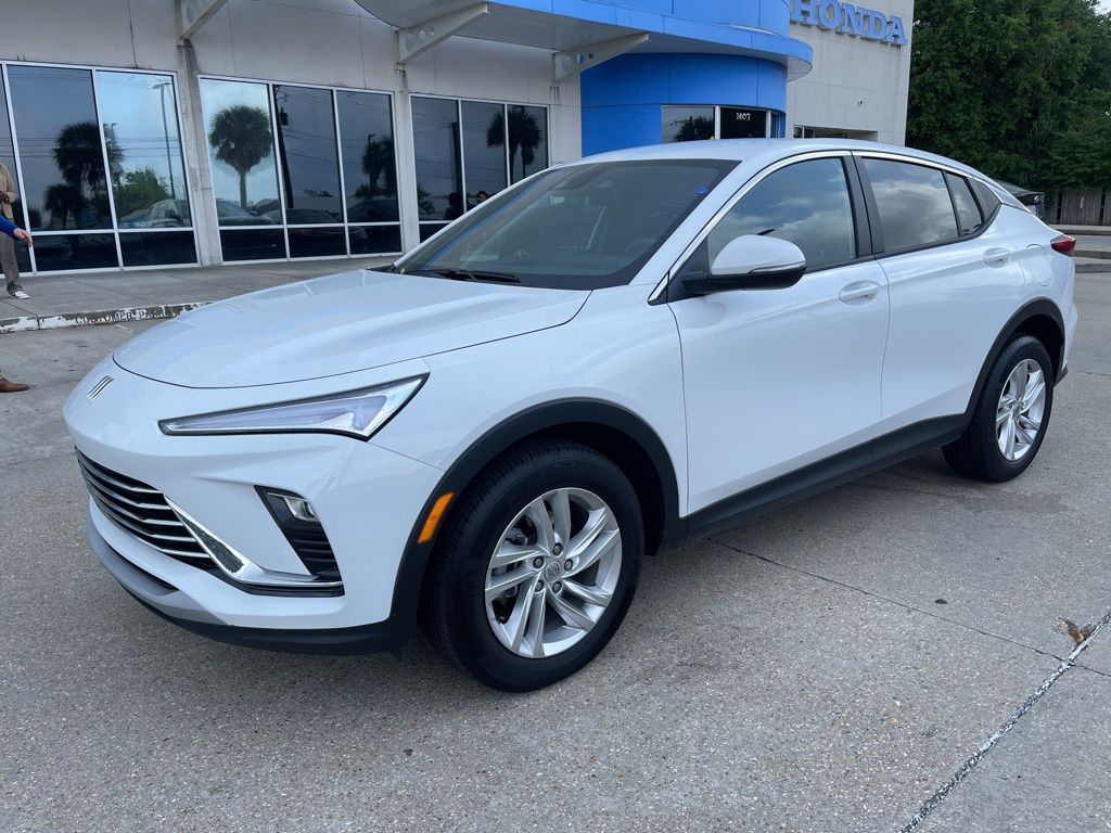 Summit White 2025 Buick Envista Preferred FWD SUV / Crossover Front-Wheel Drive 6-Speed Automatic