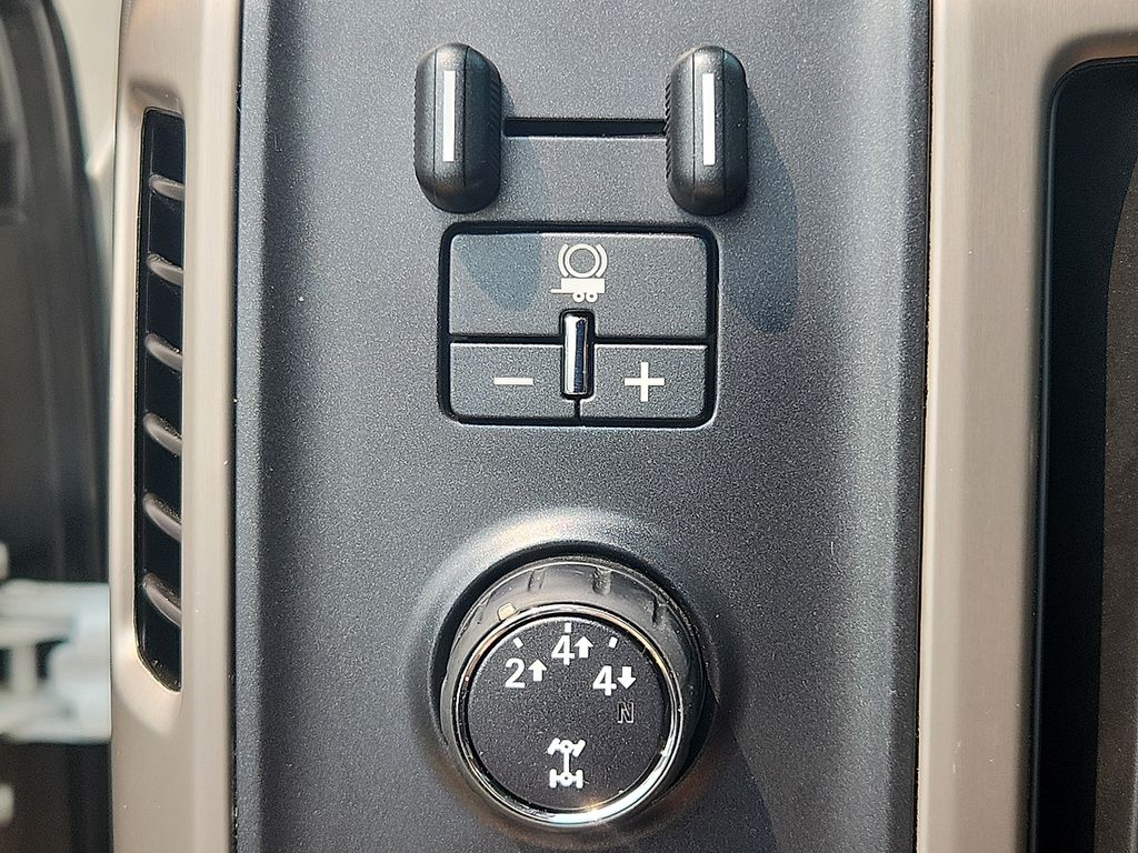 2016 GMC Sierra 2500 Denali 25
