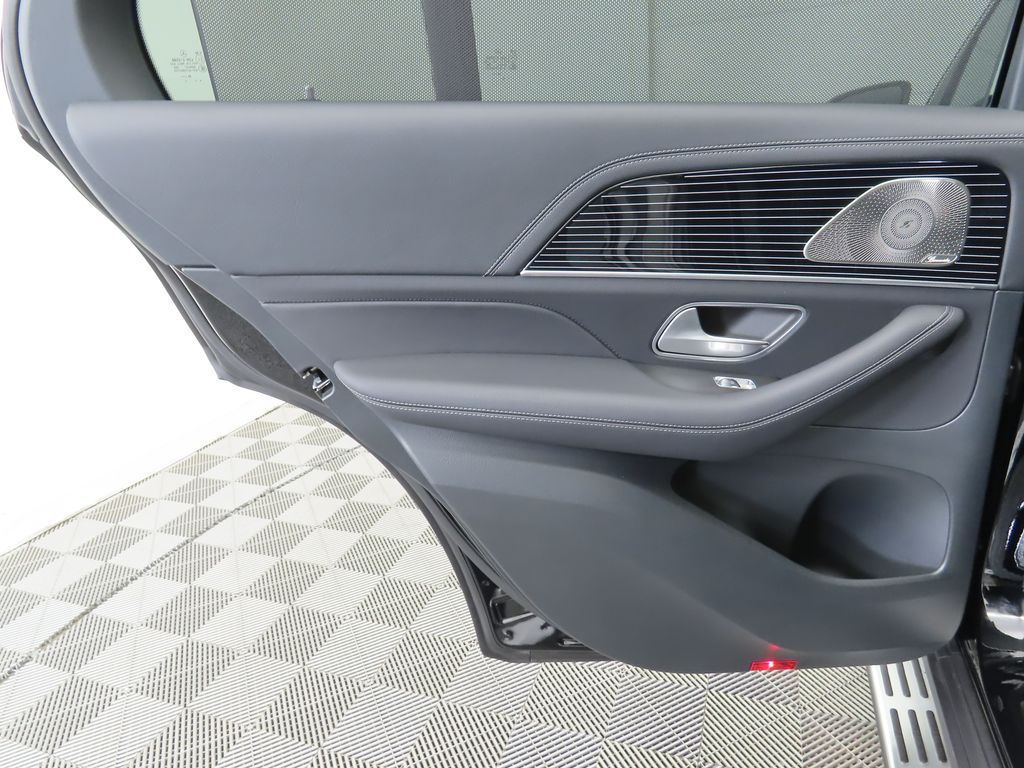 Thumbnail: 2026 Mercedes-Benz GLE - 26