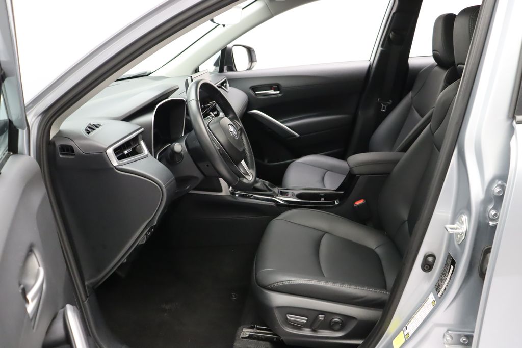 2024 Toyota Corolla Cross XLE 14