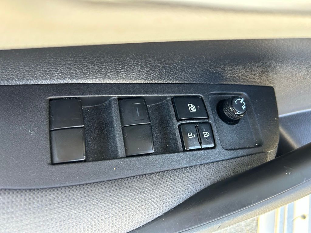 Thumbnail: 2021 Toyota Corolla - 16