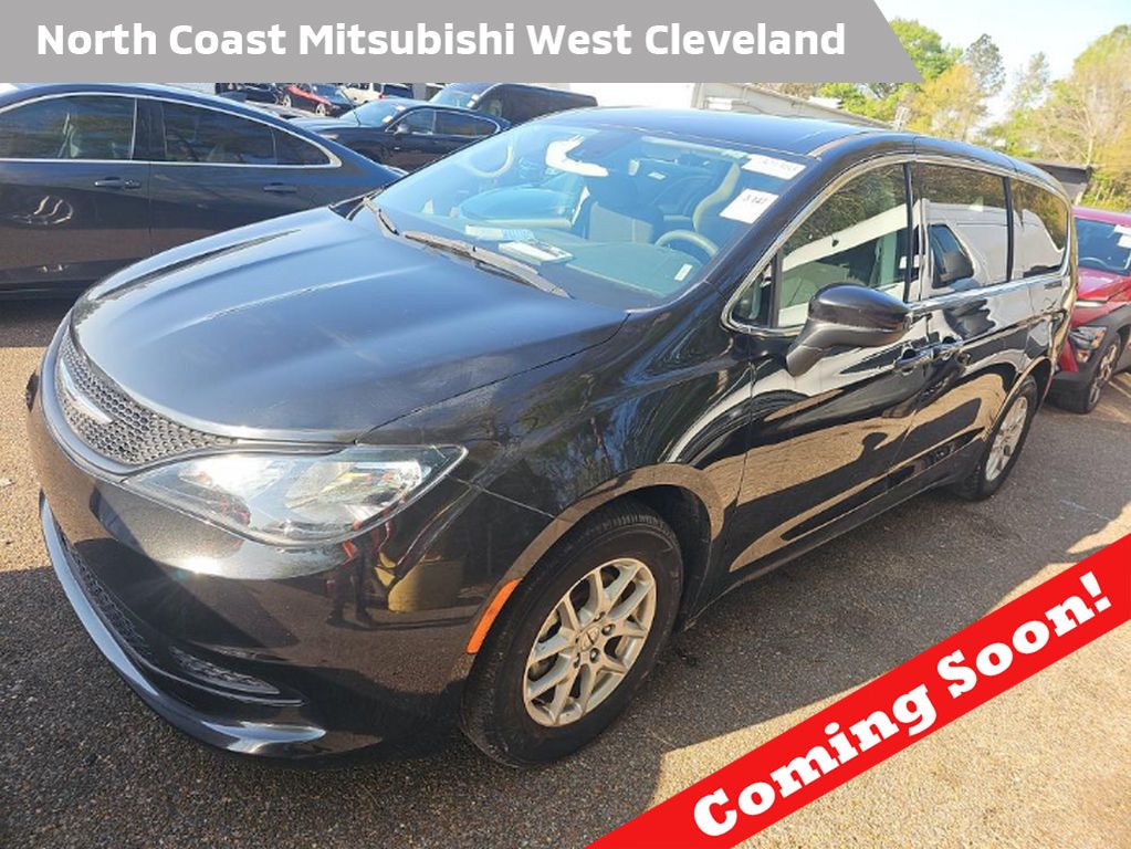 Brilliant Black Crystal Pearlcoat 2023 Chrysler Voyager LX FWD Minivan Front-Wheel Drive 9-Speed Automatic