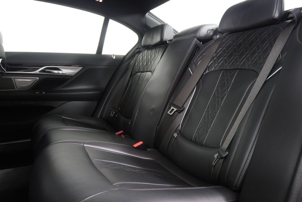 Thumbnail: 2022 BMW 7 Series - 16