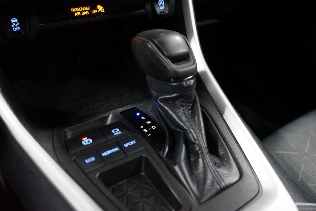 Thumbnail: 2021 Toyota RAV4 - 20